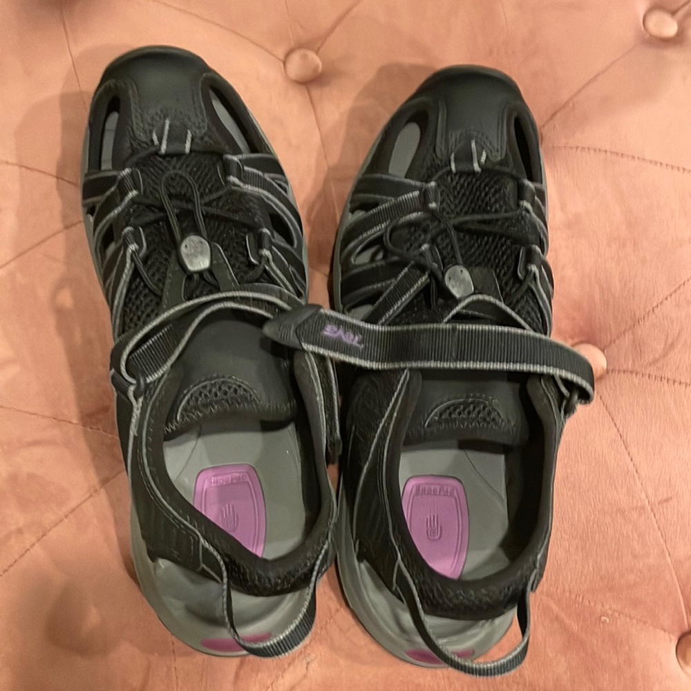 Teva size 10